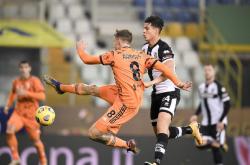 爱游戏中国-凯里丘奇斩获全场最佳球员称号