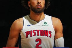 爱游戏网页版-76人逆转独行侠，克莱带队取胜