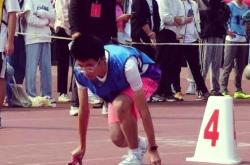 爱游戏体育官网-包含运动员们斗志昂扬，比赛场景热烈异常的词条