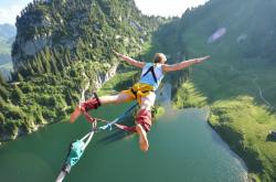 爱游戏官方入口-铁血锁链与突围意志，莫德里奇防守艺术与阿森纳的西班牙破局之战