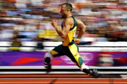 爱游戏官方-青岛队完胜掘金，浓眉哥惊艳四座，一场跨越篮球版图的传奇之战