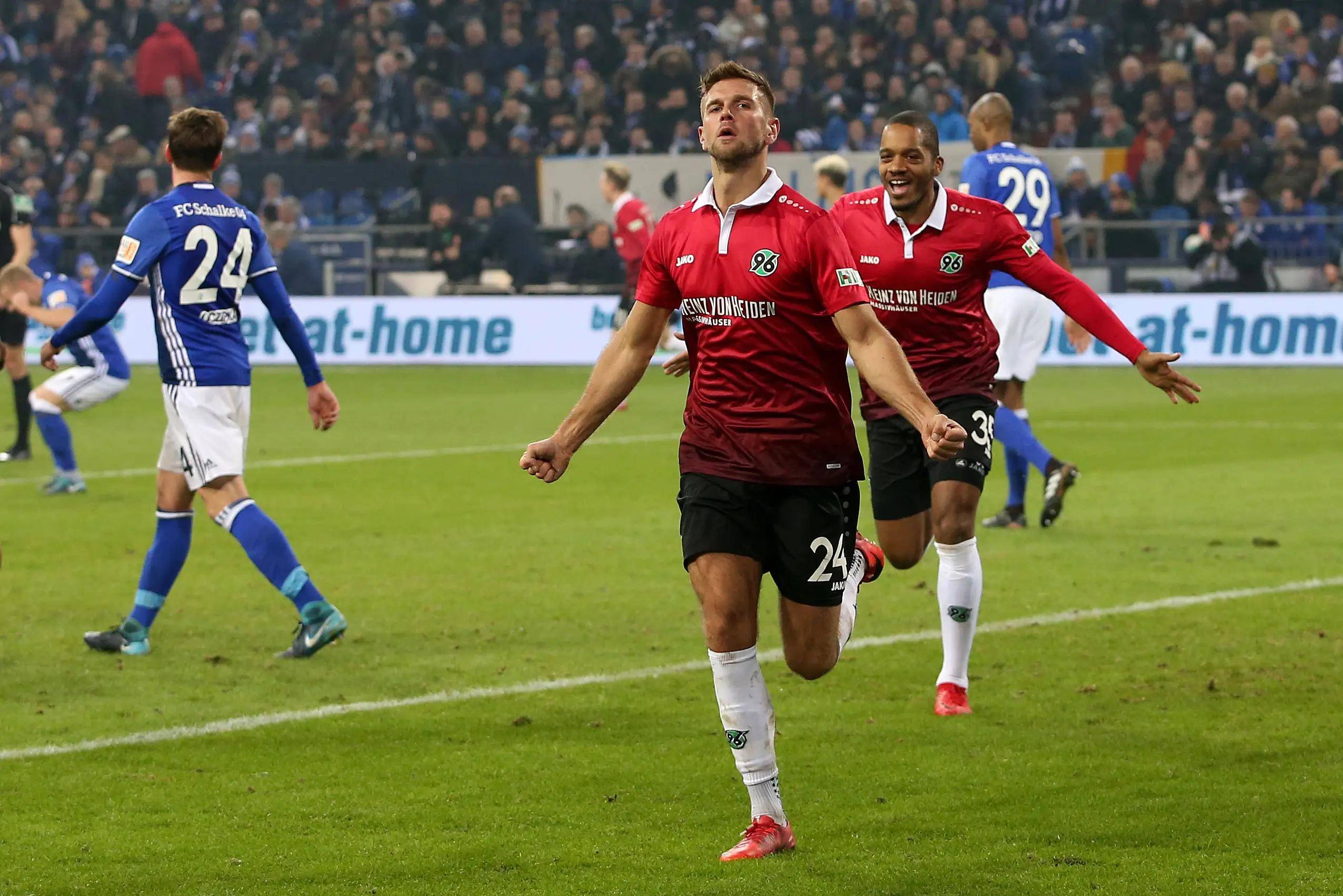 沙尔克客场不敌对手，遗憾失利收场的简单介绍