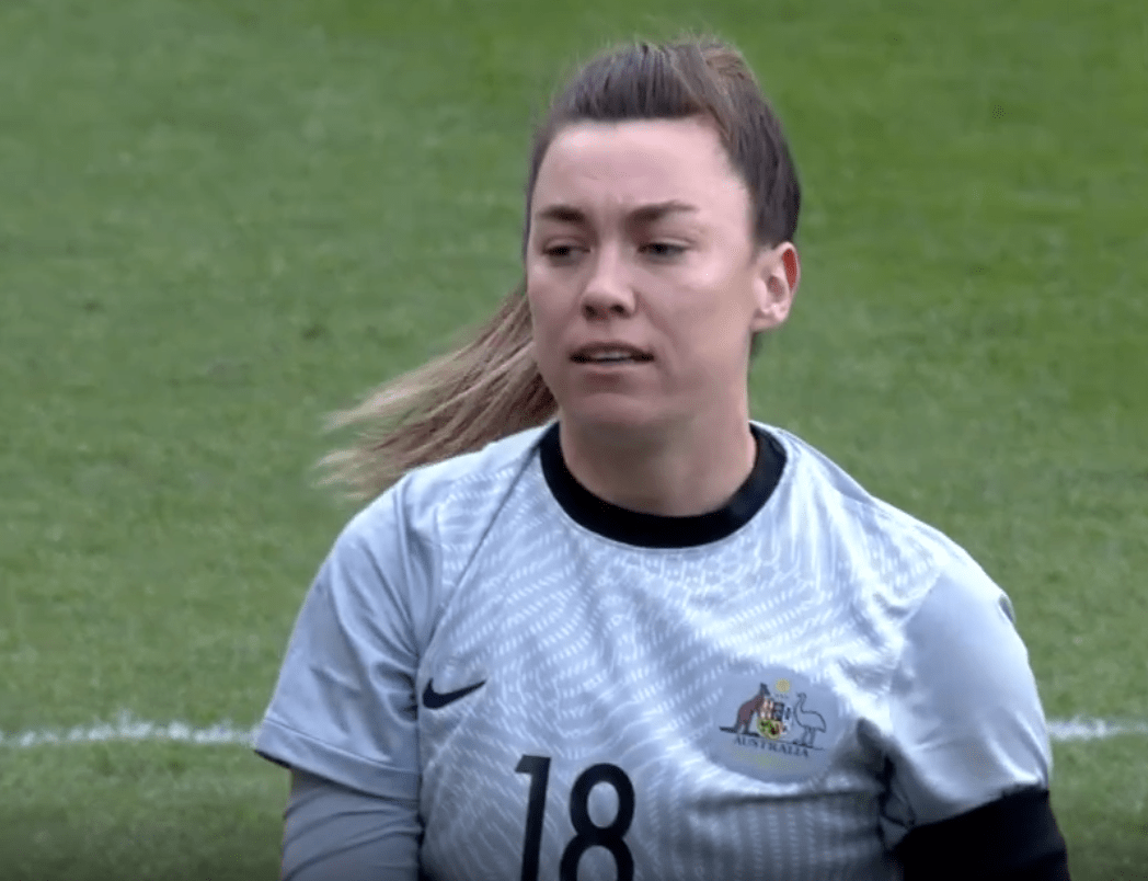 包含智利女足夺小组第一晋级强满血复活的词条