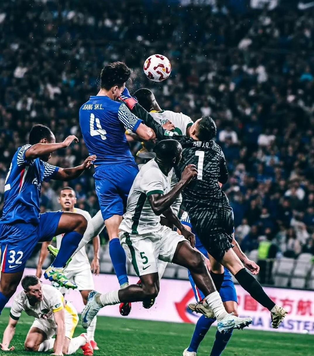 格罗宁根惊险逆转！荷甲球队主场-战胜巴塞罗那的简单介绍