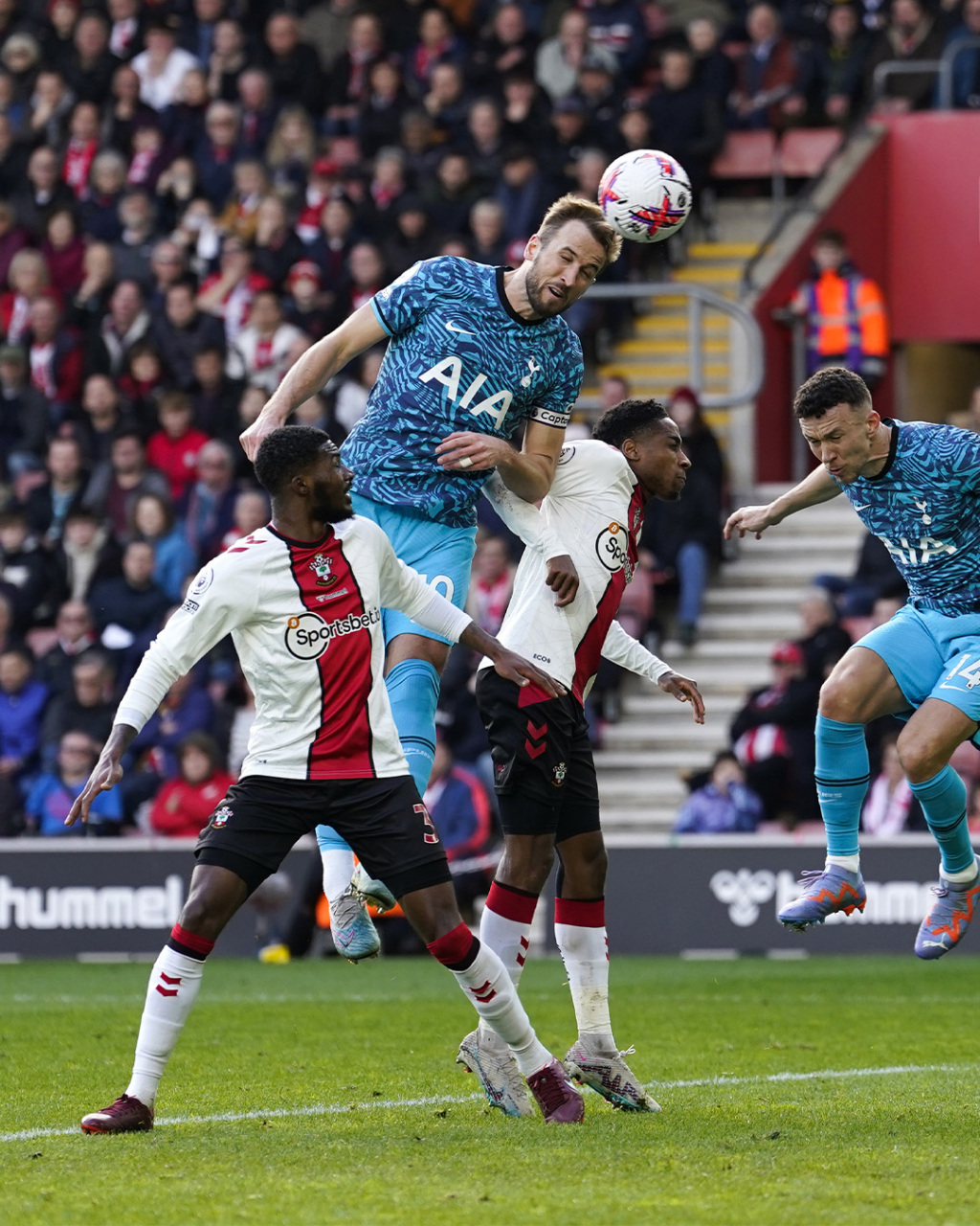 墨西哥险胜加拿大，哈里·凯恩制霸全场的简单介绍