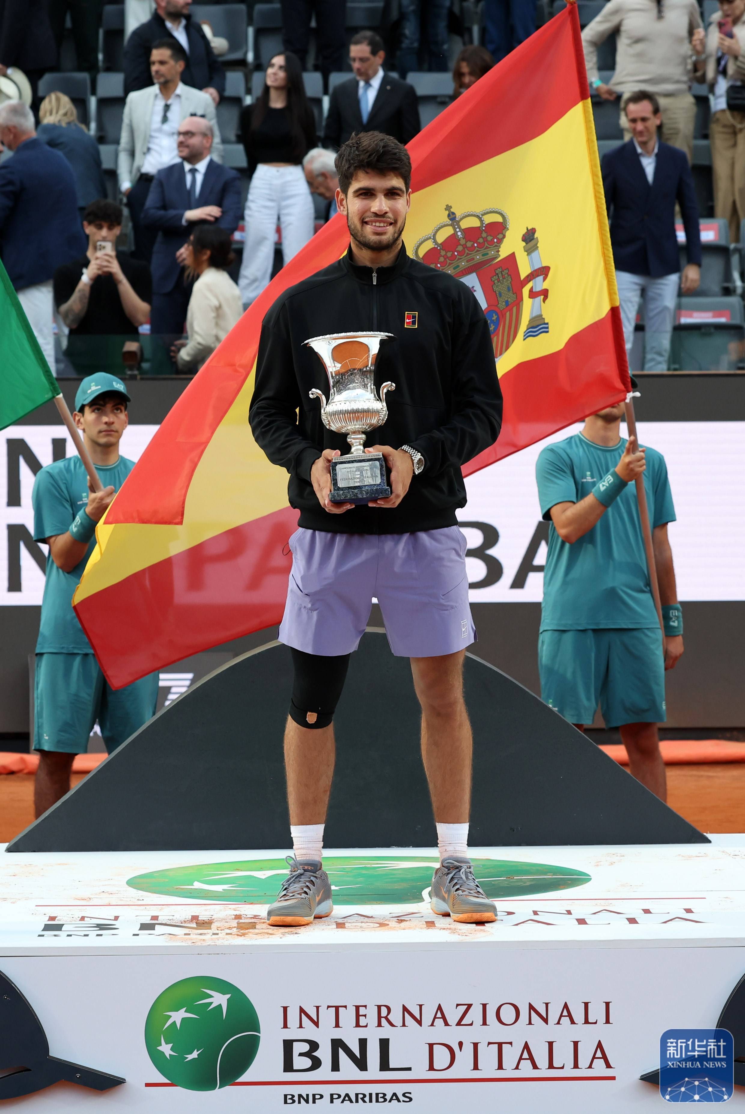 包含世界网球队强势日本网球队，阿尔卡拉斯高光表现的词条