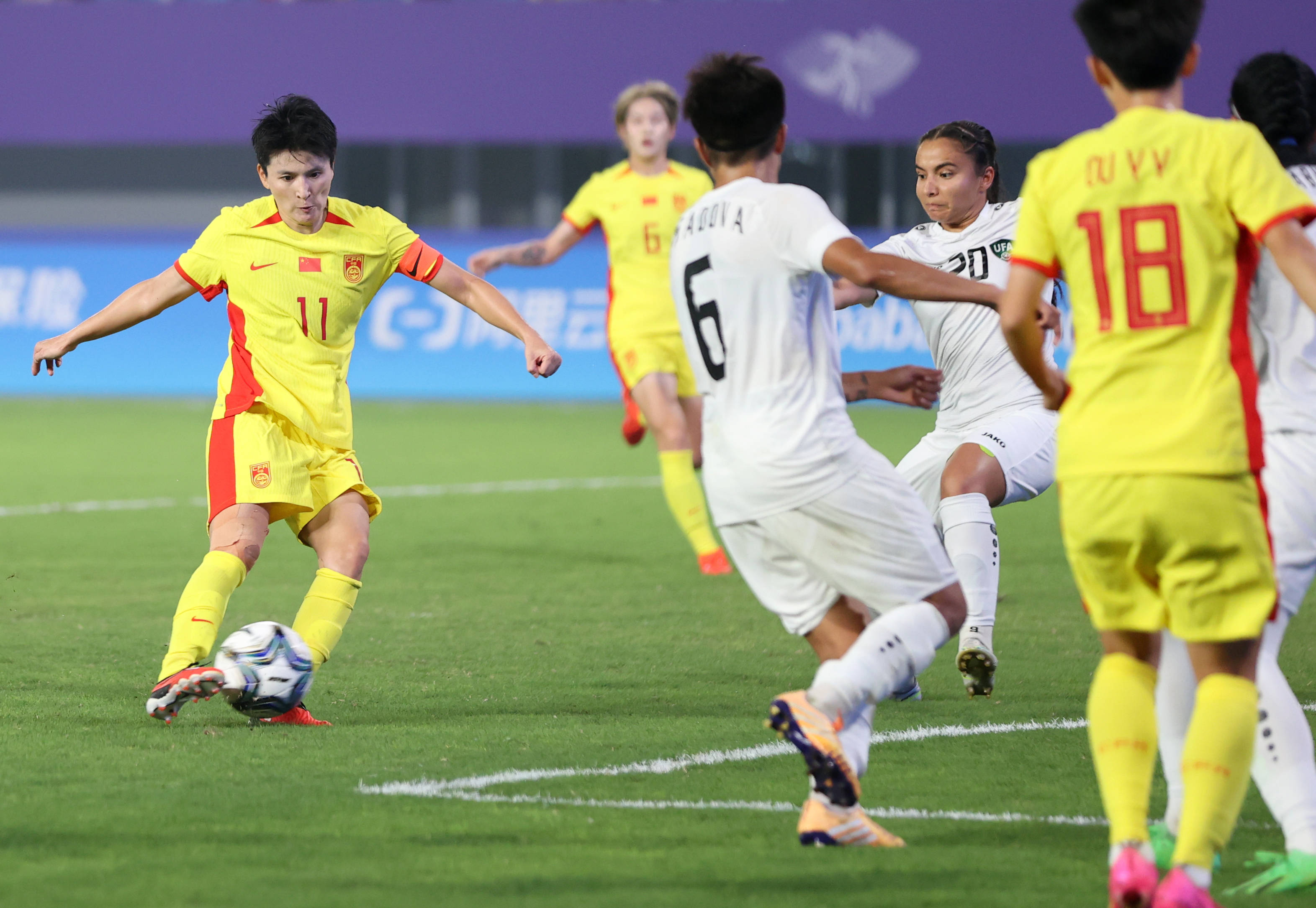 中国女足再次大获全胜，赢得比赛