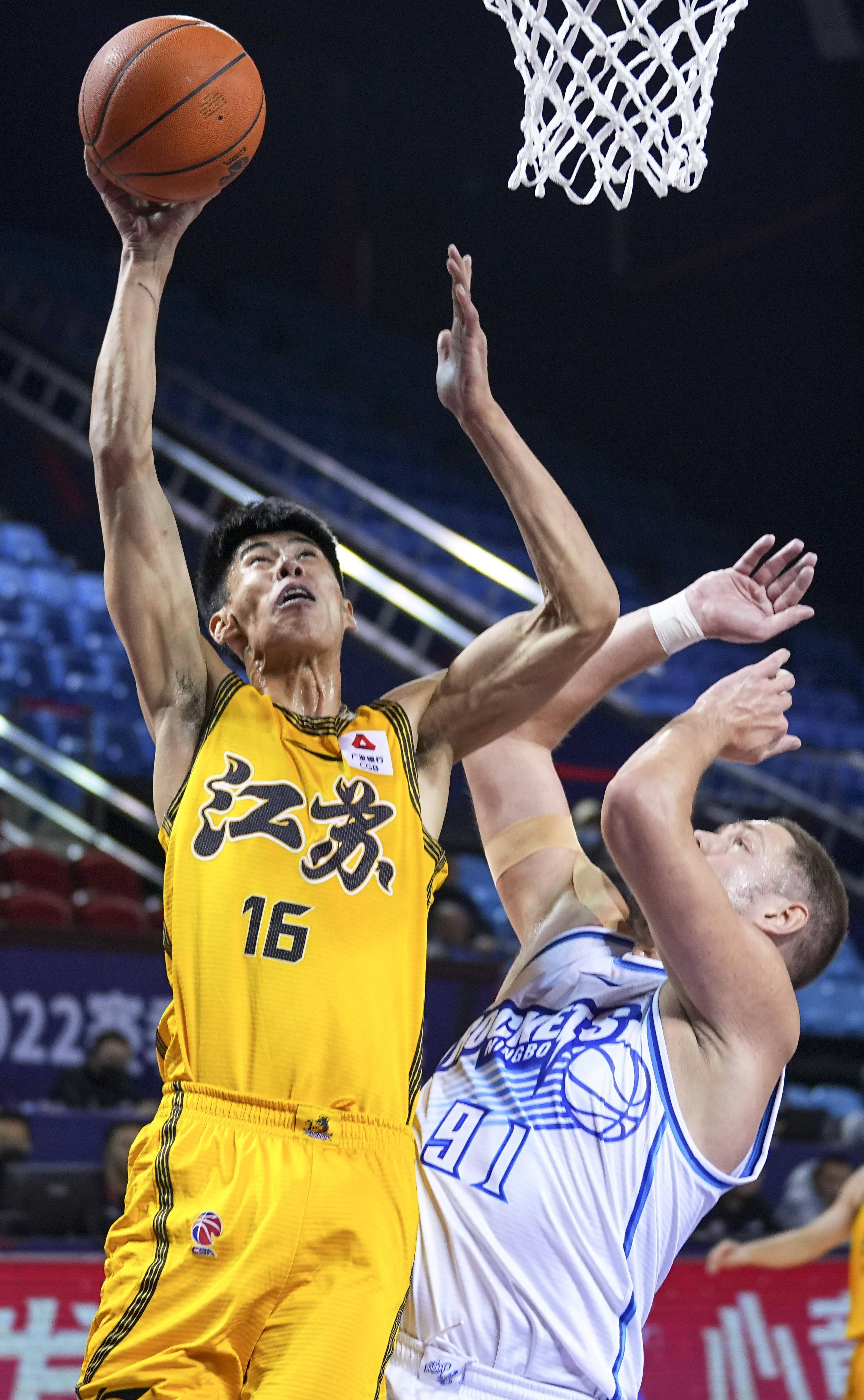 职业篮球联赛中球员们的表现备受瞩目的简单介绍