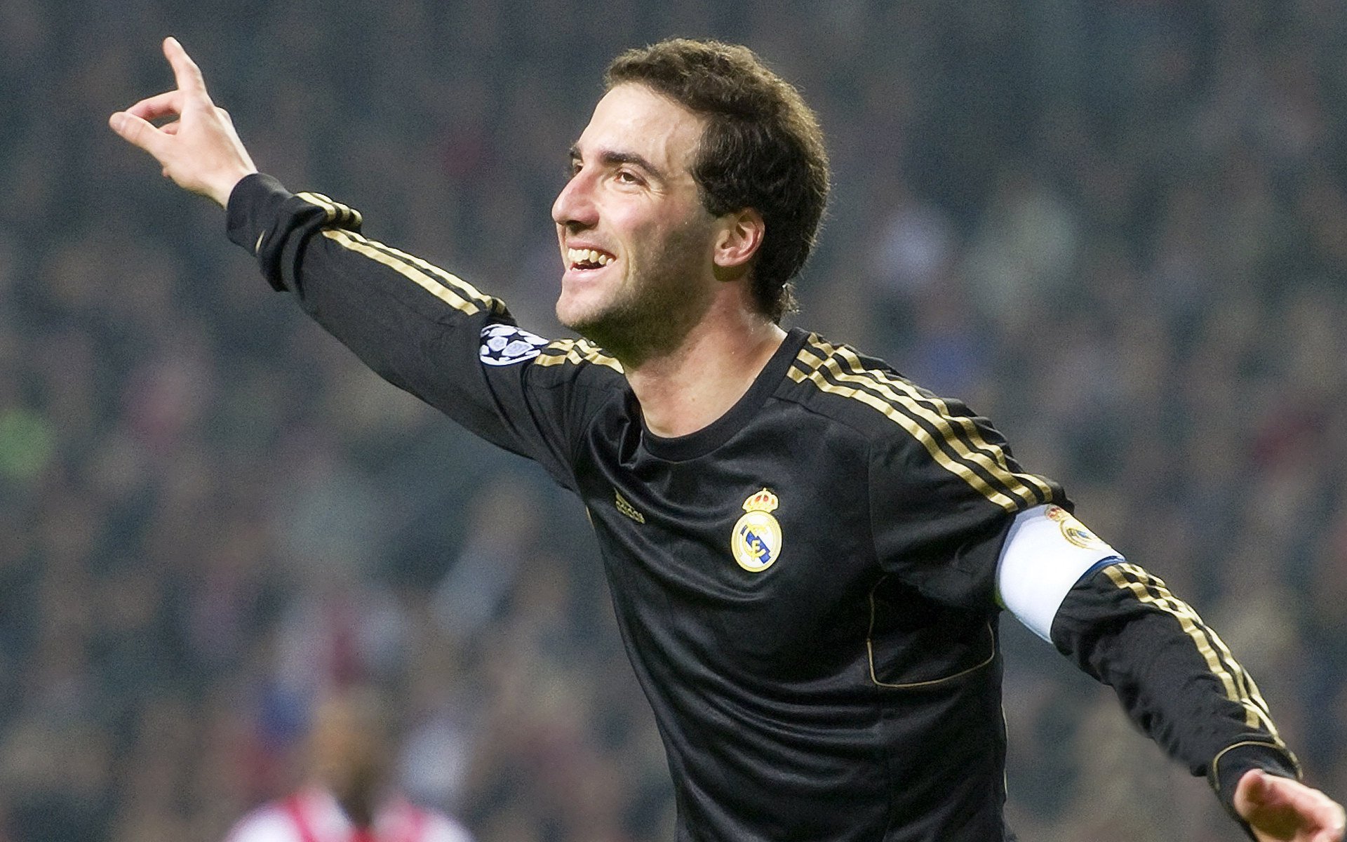 舞台越大越强,米切尔在F1年度争冠之夜的终极绽放