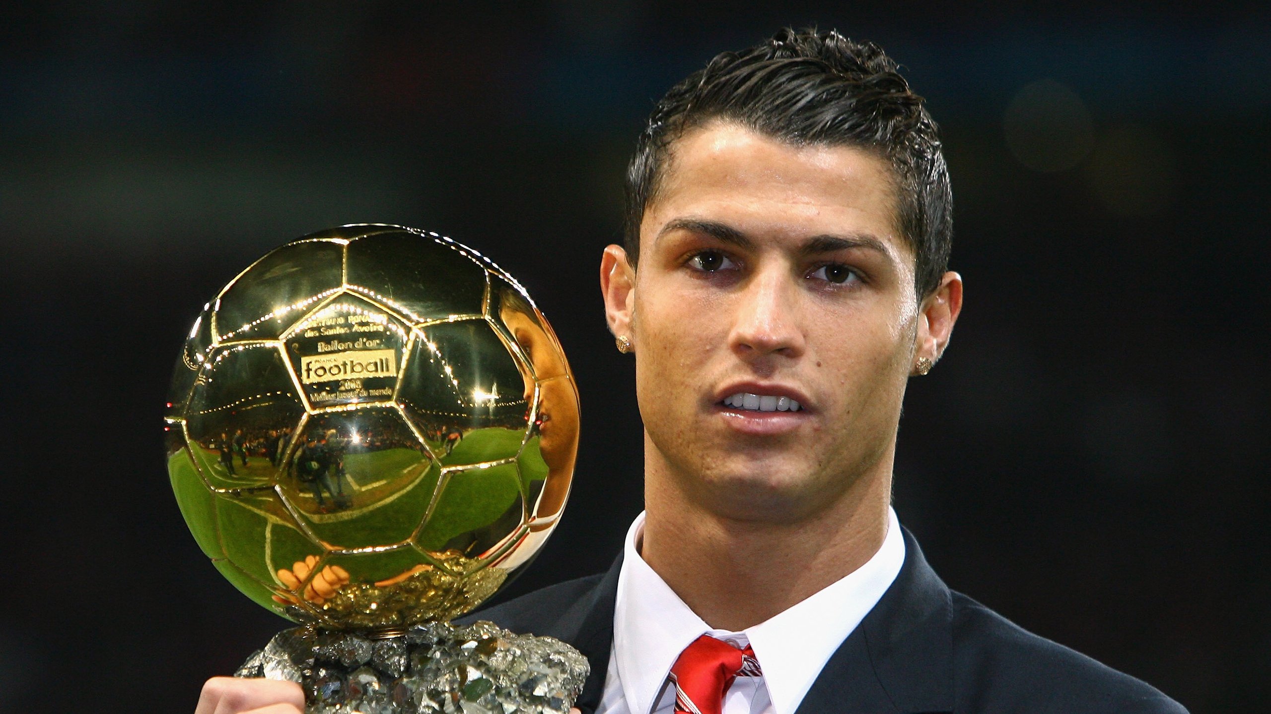 范戴克里程碑之夜，喀麦隆与丹麦的战术博弈